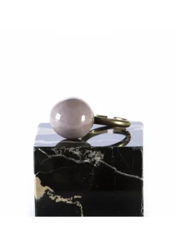 TOLEMAIDE DAMEN ACCESSOIRES RING MIT HANDGEMACHTE BEIGE KERAMIKKUGEL Outlet