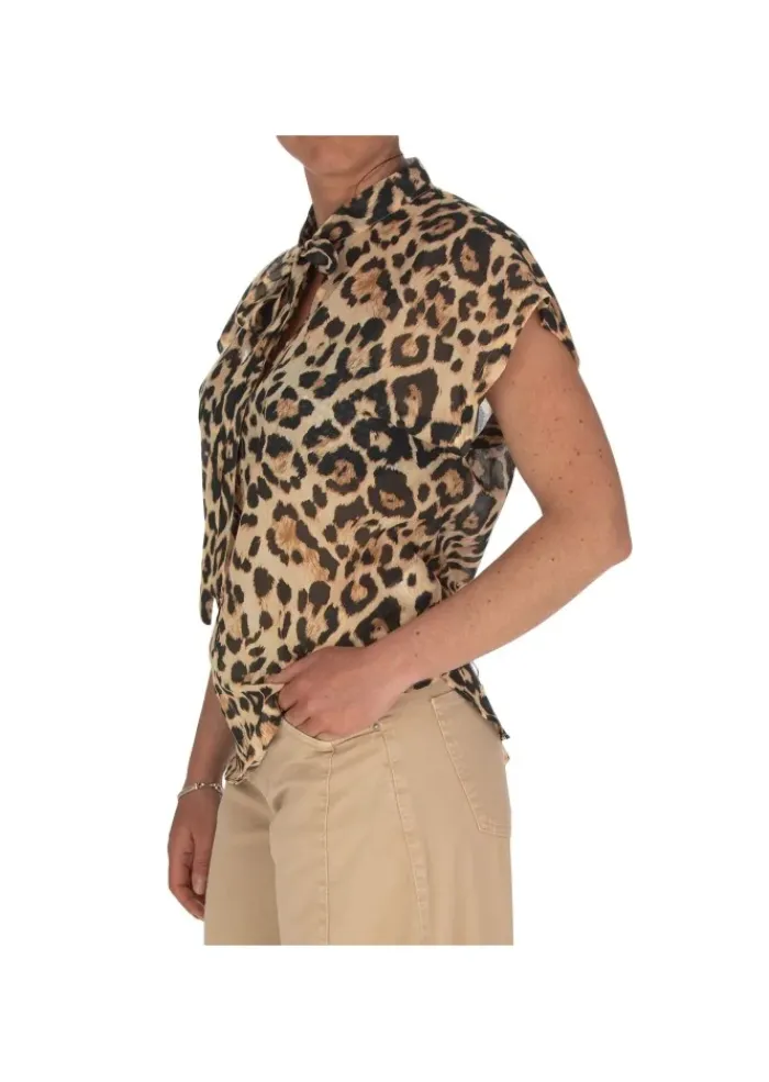 KARTIKA | BLUSE SCHLEIFENAUSSCHNITT LEOPARD Hot